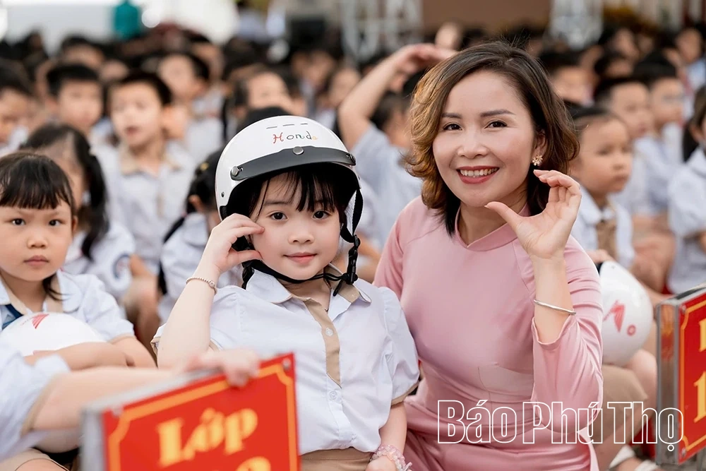 Honda Vietnam donates 1.8 million helmets to first graders nationwide for the 2025-2026 school year