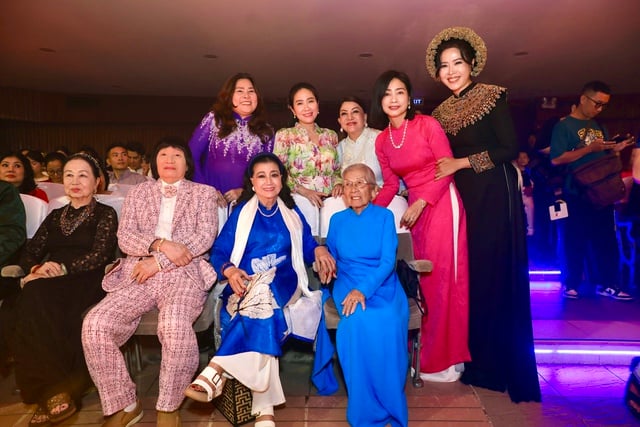 NSND Kim Cương, Minh Vương xúc động khi được tri ân trong ngày giỗ Tổ sân khấu- Ảnh 4.