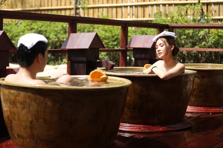 Quảng Ninh lần đầu tiên tổ chức lễ diễu hành xe đèn lồng và bắn pháo hoa dịp Trung thu - Ảnh 4.