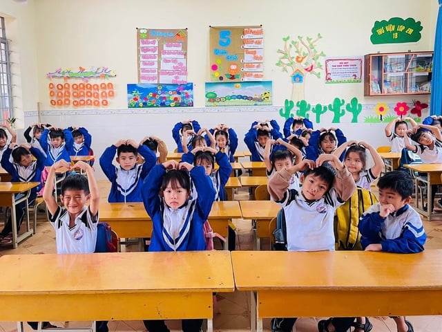 Vừa là ông bà, vừa kiêm cha mẹ ở những làng quê - Ảnh 3.