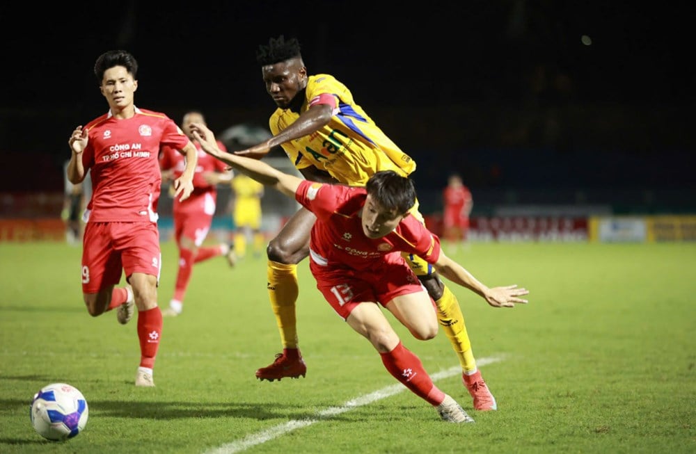 យោបល់លើការប្រកួត HAGL vs SLNA ម៉ោង 5:00 ល្ងាច។ ថ្ងៃទី 3 ខែតុលា: ការប្រយុទ្ធដ៏តានតឹងនៅបាតតារាង - រូបថត 2