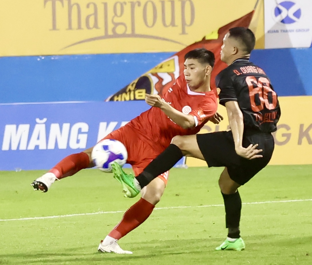 Hai thẻ đỏ, hai bàn thắng: Trận quá căng, Thể Công Viettel quật khởi tuyệt vời bắt Ninh Bình chia điểm- Ảnh 4.