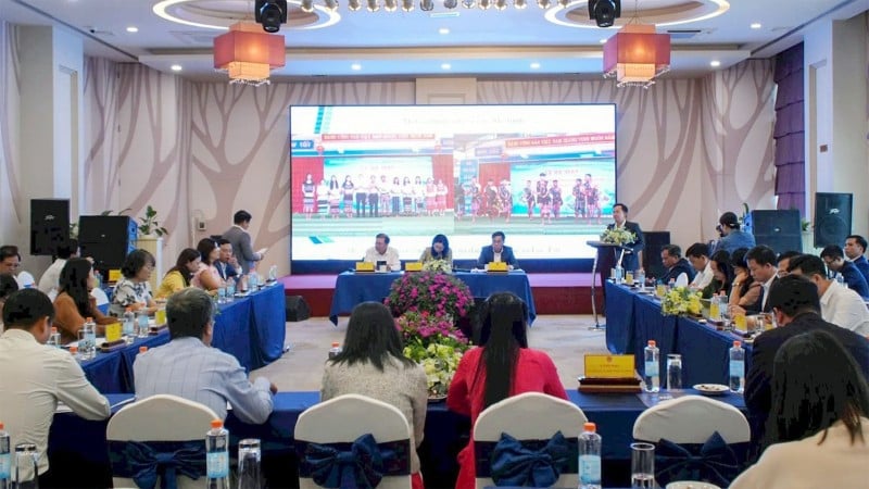 ទិដ្ឋភាពសន្និសីទ។