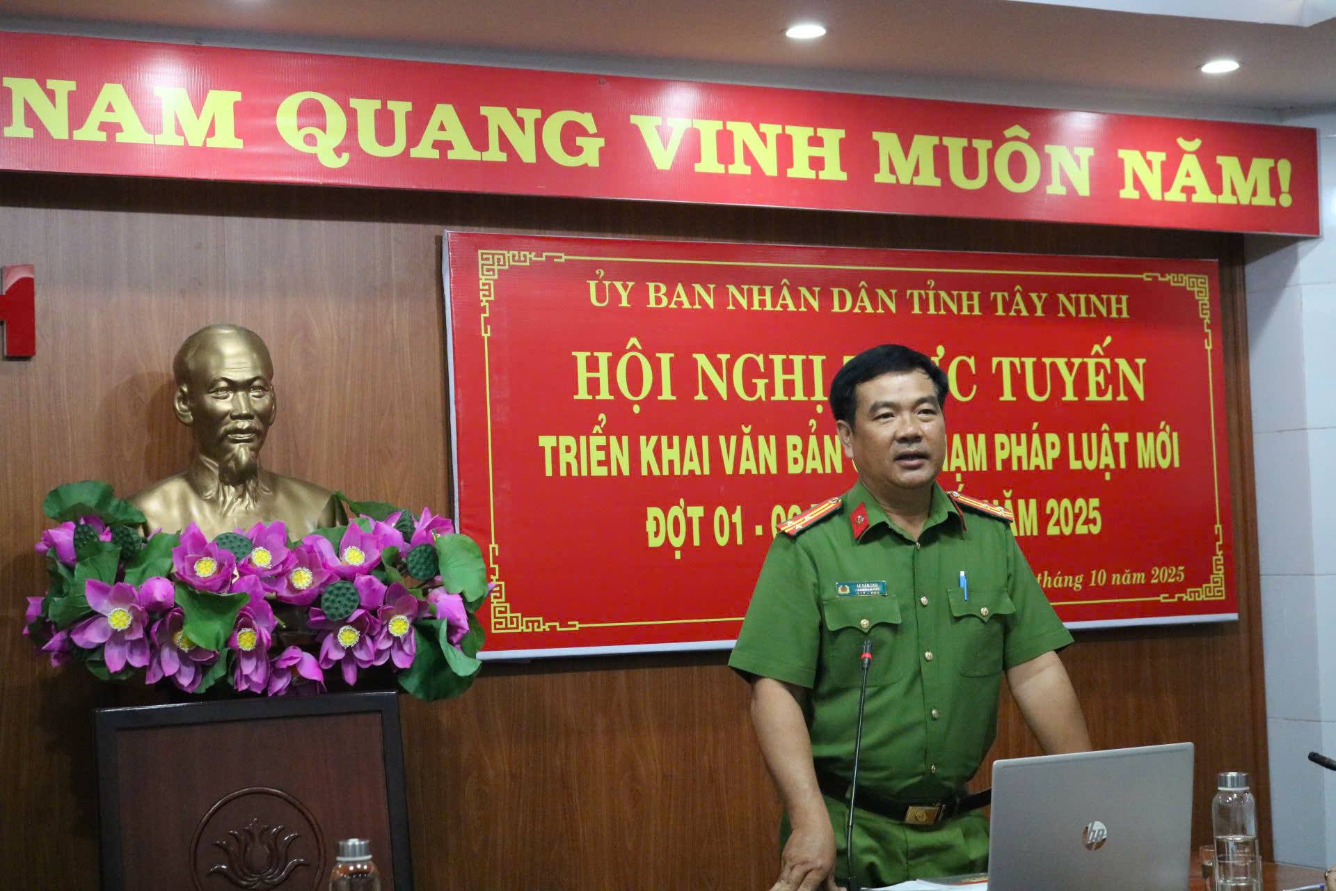 អង់គ្លេស៖ ព័ត៌មាន