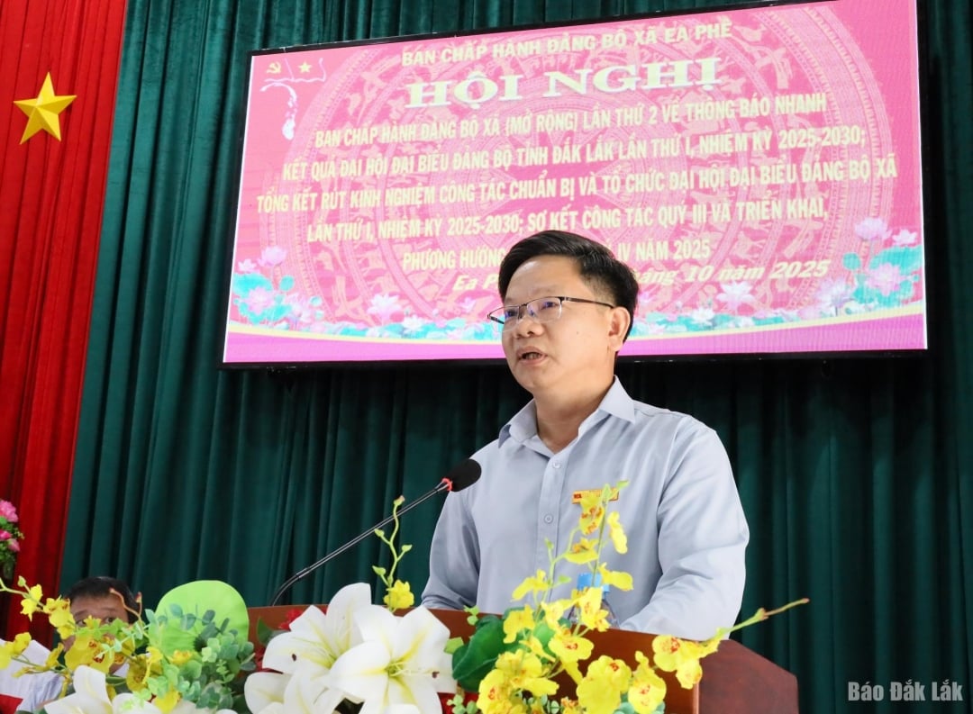 Bí thư Đảng ủy xã Trần Văn Tuyến phát biểu chỉ đạo hội nghị