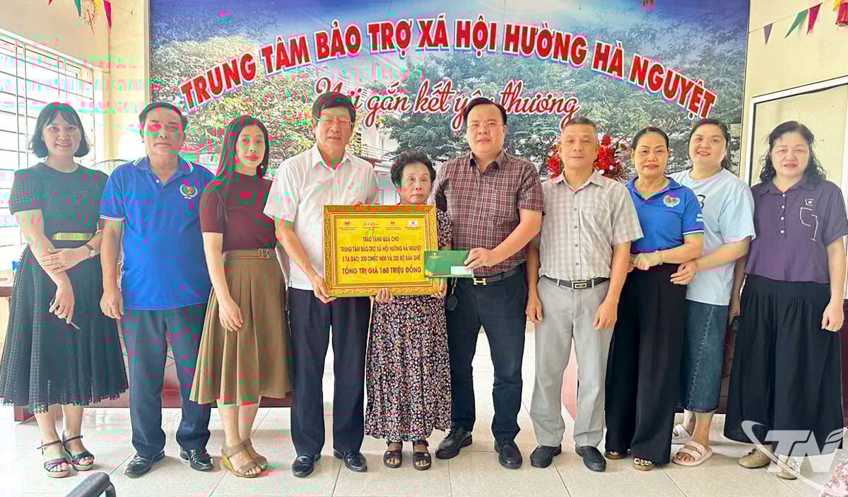 មជ្ឈមណ្ឌល Huong Ha Nguyet ។