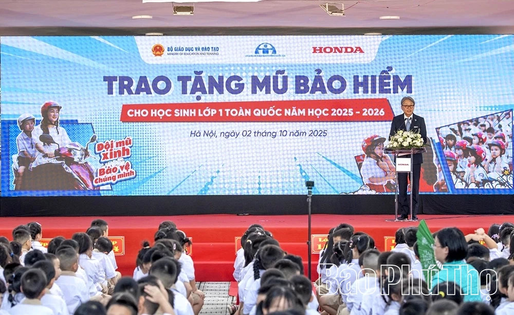 Honda Vietnam donates 1.8 million helmets to first graders nationwide for the 2025-2026 school year