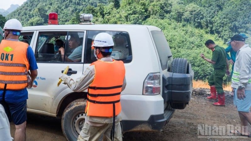 On the morning of October 2, rescue forces found the last victim missing due to flash floods at the construction site of the Dong Dang-Tra Linh expressway project.