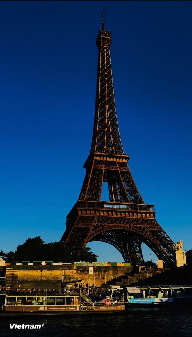 vnp-0310-thap-eiffel-2-2190.jpg