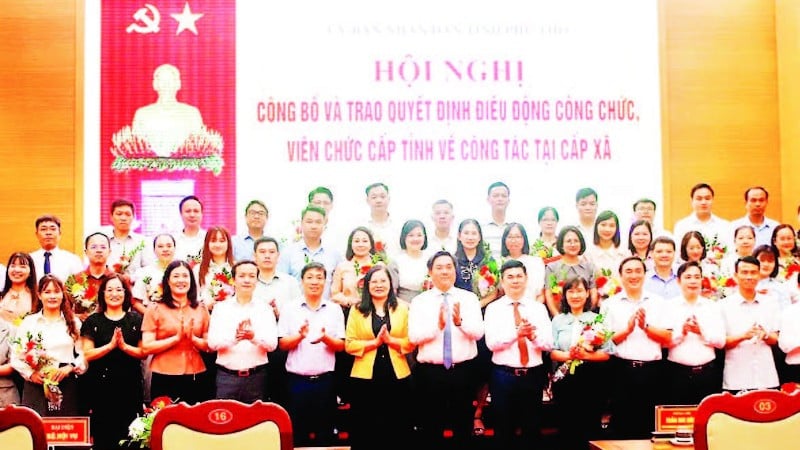ថ្នាក់​ដឹក​នាំ​ខេត្ត Phu Tho និង​មន្ត្រី​ខេត្ត និង​បុគ្គលិក​សាធារណៈ​ត្រូវ​បាន​កេណ្ឌ​ទៅ​ឃុំ។