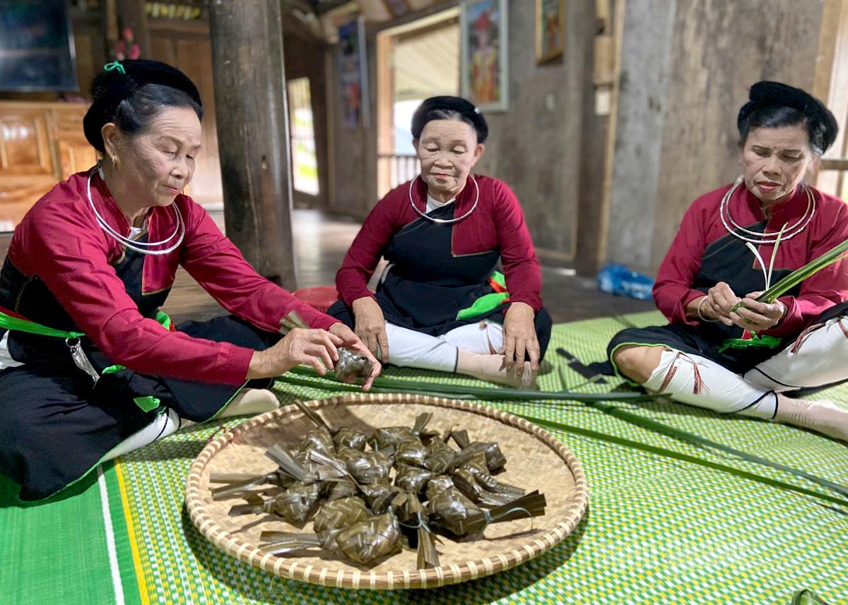 នំអន្សមរបស់ប្រជាជន Cao Lan ។