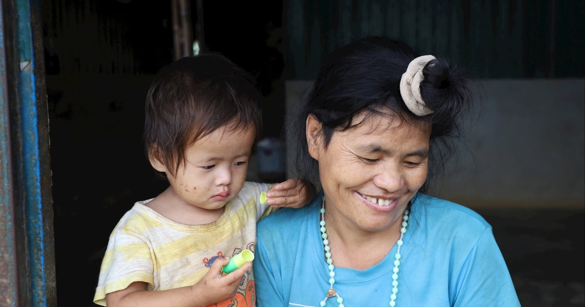 Người phụ nữ hạnh phúc vì 5 con được khai sinh