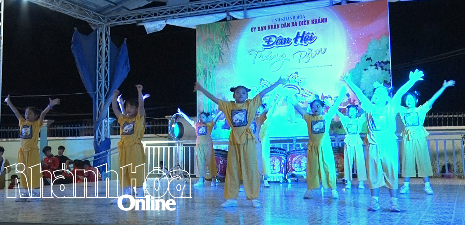 ការសម្តែងដោយកុមារមកពីផ្ទះកុមារ Dien Khanh ។