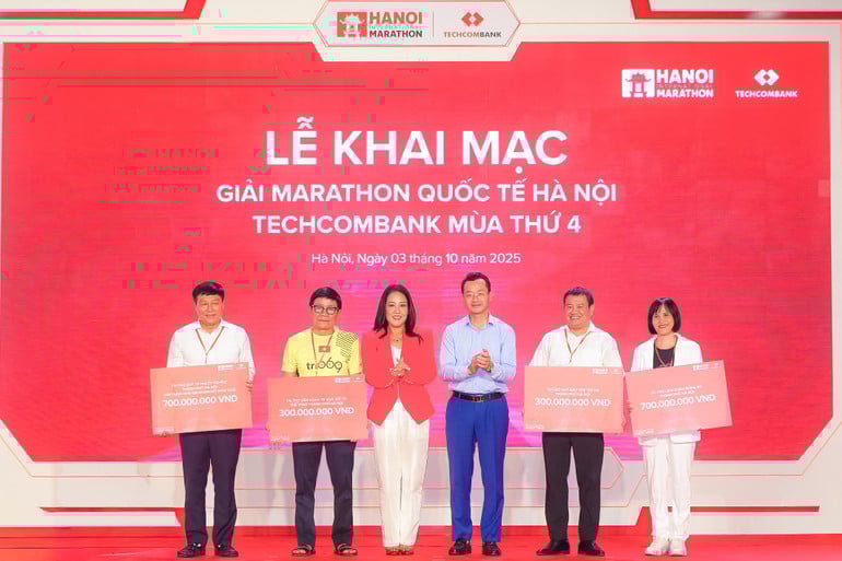 3-10-hinh-anh-hop-bao-va-khai-mac-3.jpg