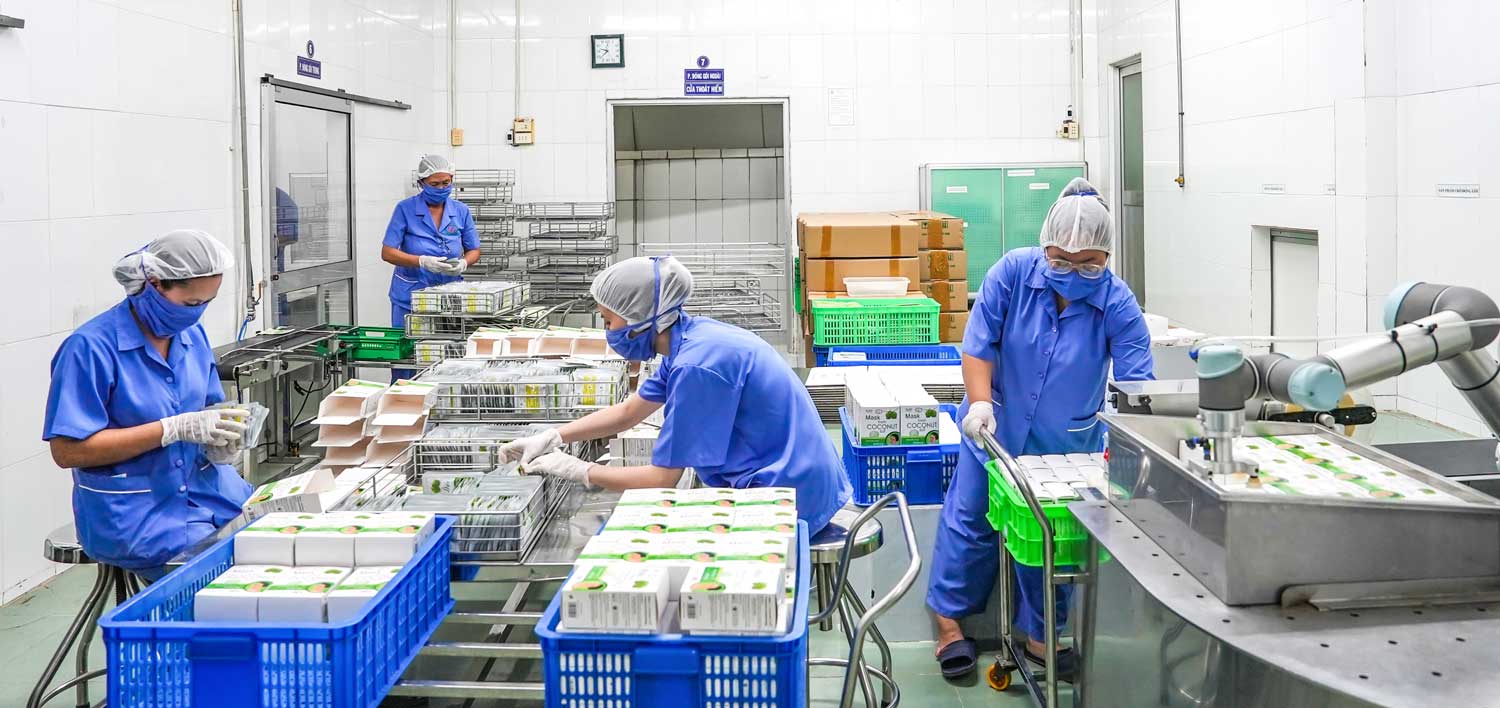Tận dụng lợi thế nguyên liệu địa phương, nhiều doanh nghiệp tích cực tham gia sản xuất các sản phẩm xanh, an toàn.
