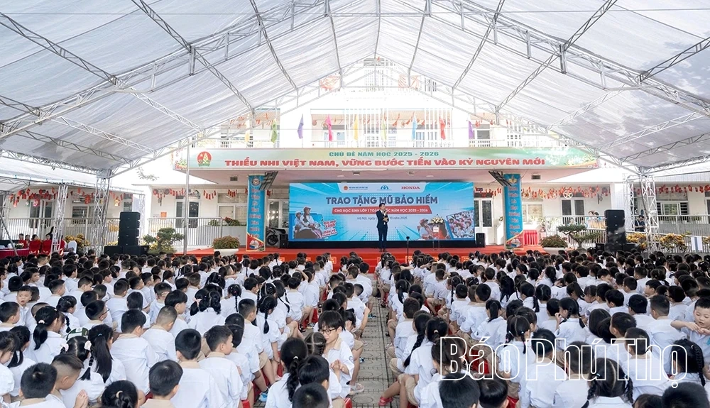 Honda Vietnam donates 1.8 million helmets to first graders nationwide for the 2025-2026 school year