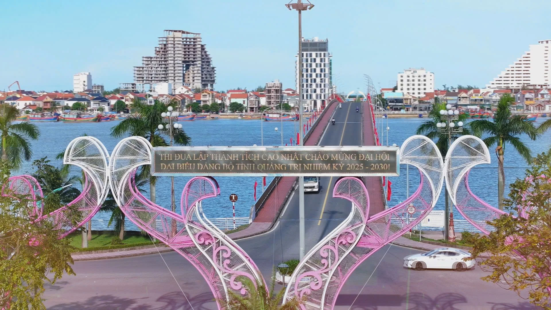 Dong Hoi modernise son système d'éclairage central. Photo : H.Tr