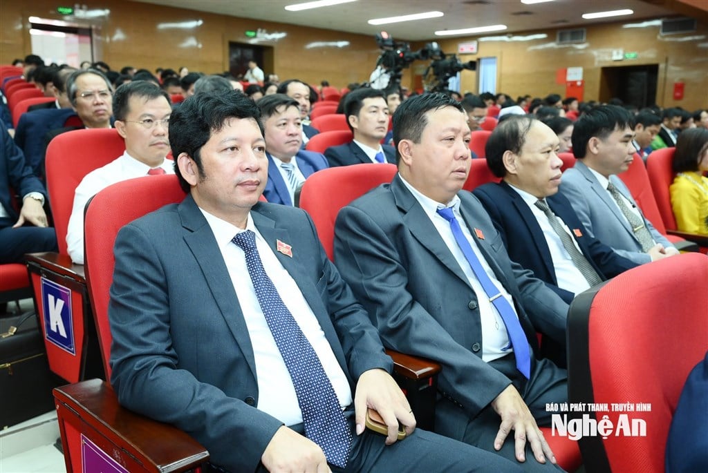 អង់គ្លេស៖ ព័ត៌មាន