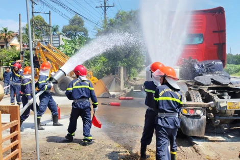 Thực tập phương án cứu nạn, cứu hộ tình huống sự cố tai nạn giao thông đường bộ tại xã Tân Lập