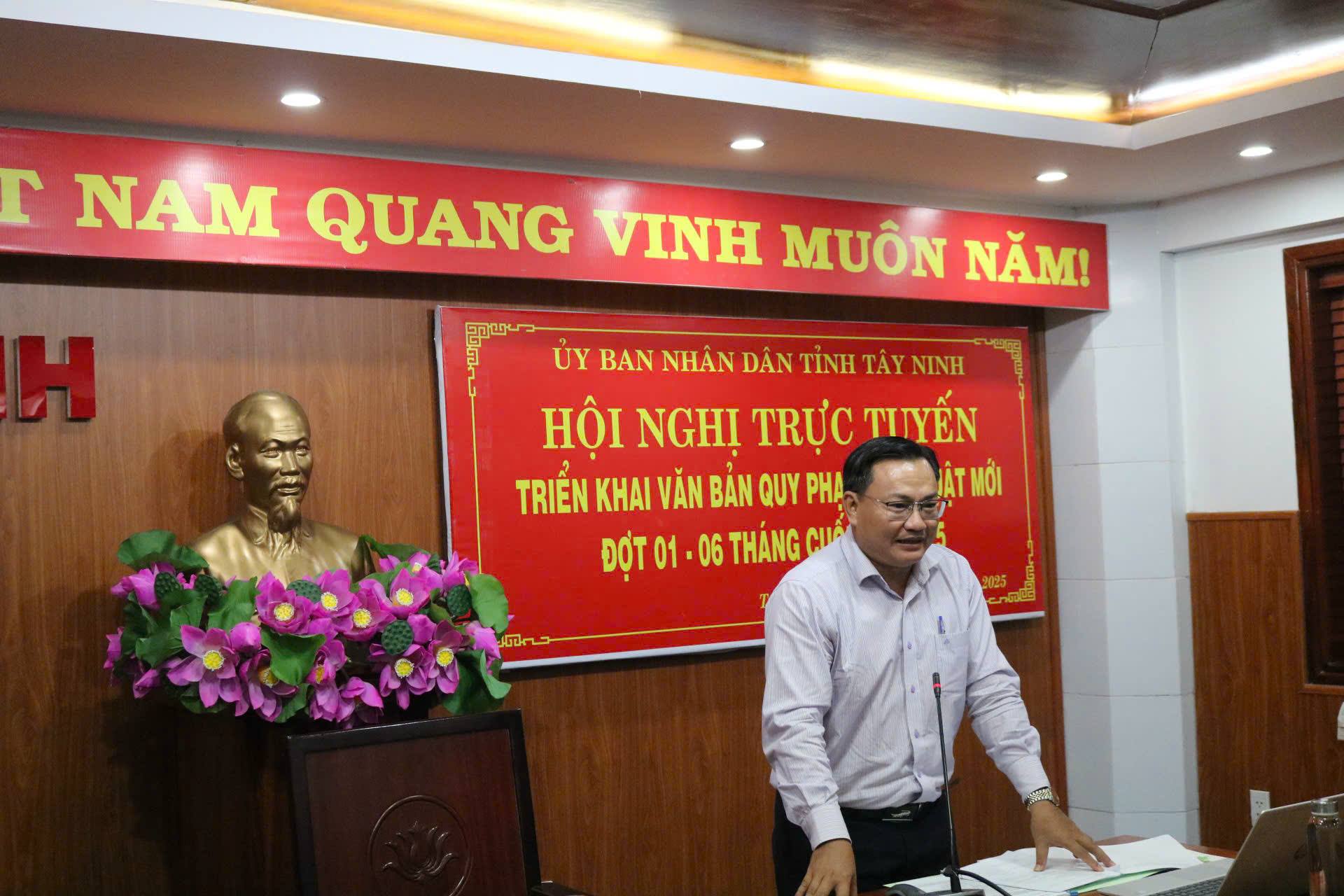 អង់គ្លេស៖ ព័ត៌មាន