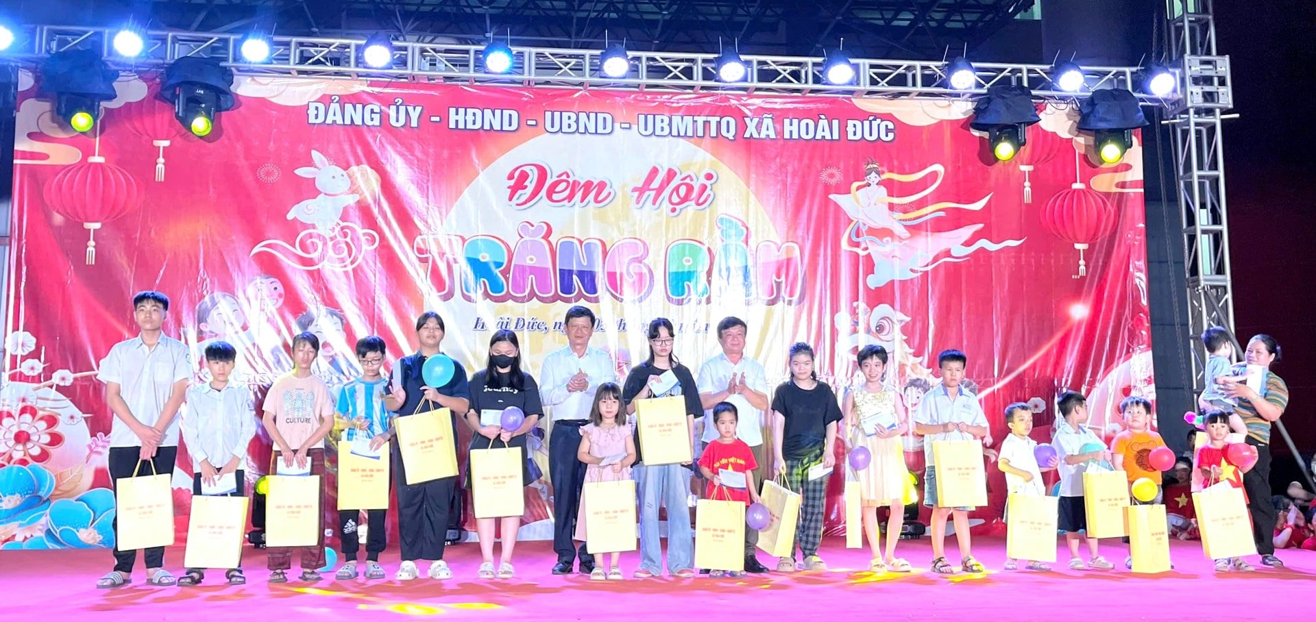 hoai-duc-qua.jpg