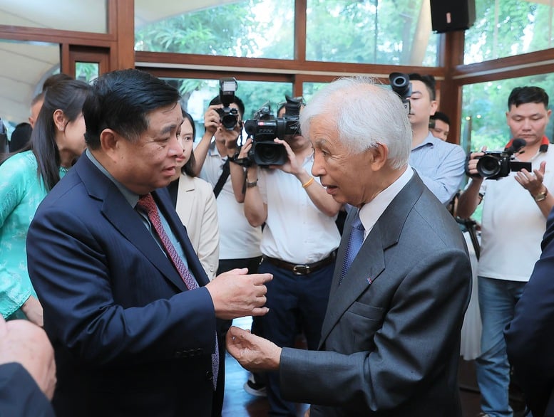 Phó Thủ tướng Nguyễn Chí Dũng dự Lễ trao Huân chương Bắc đẩu Bội tinh bậc Sĩ quan cho vợ chồng Giáo sư Jean Trần Thanh Vân và Lê Kim Ngọc- Ảnh 1.