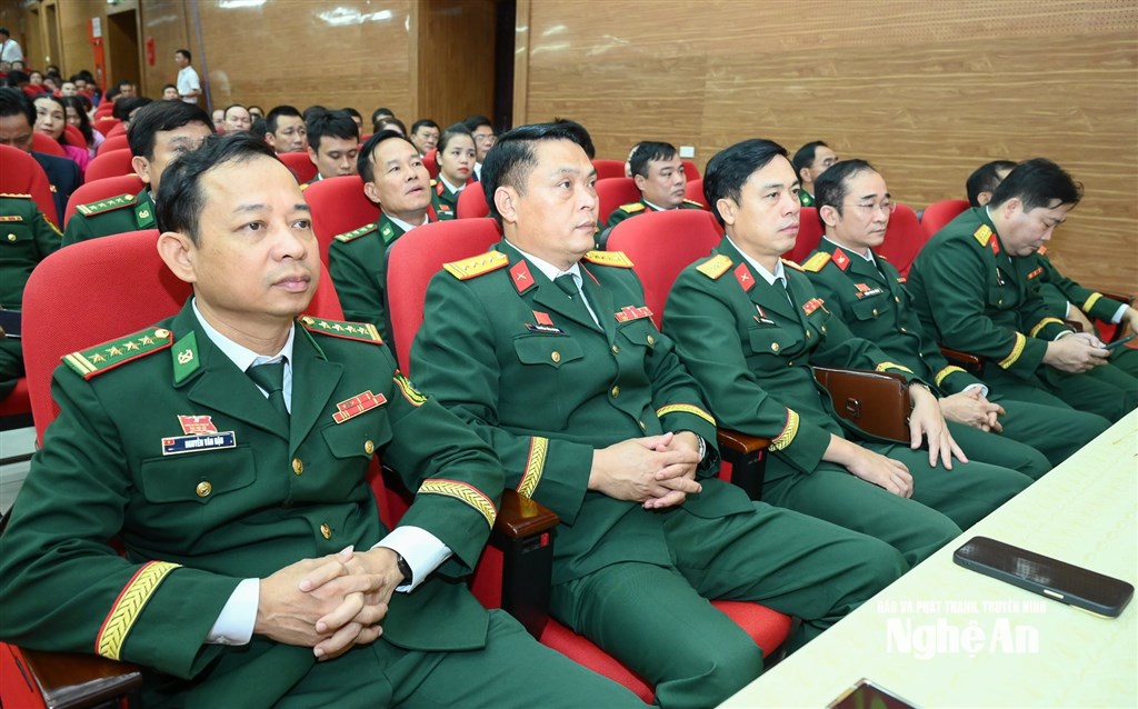 អង់គ្លេស៖ ព័ត៌មាន