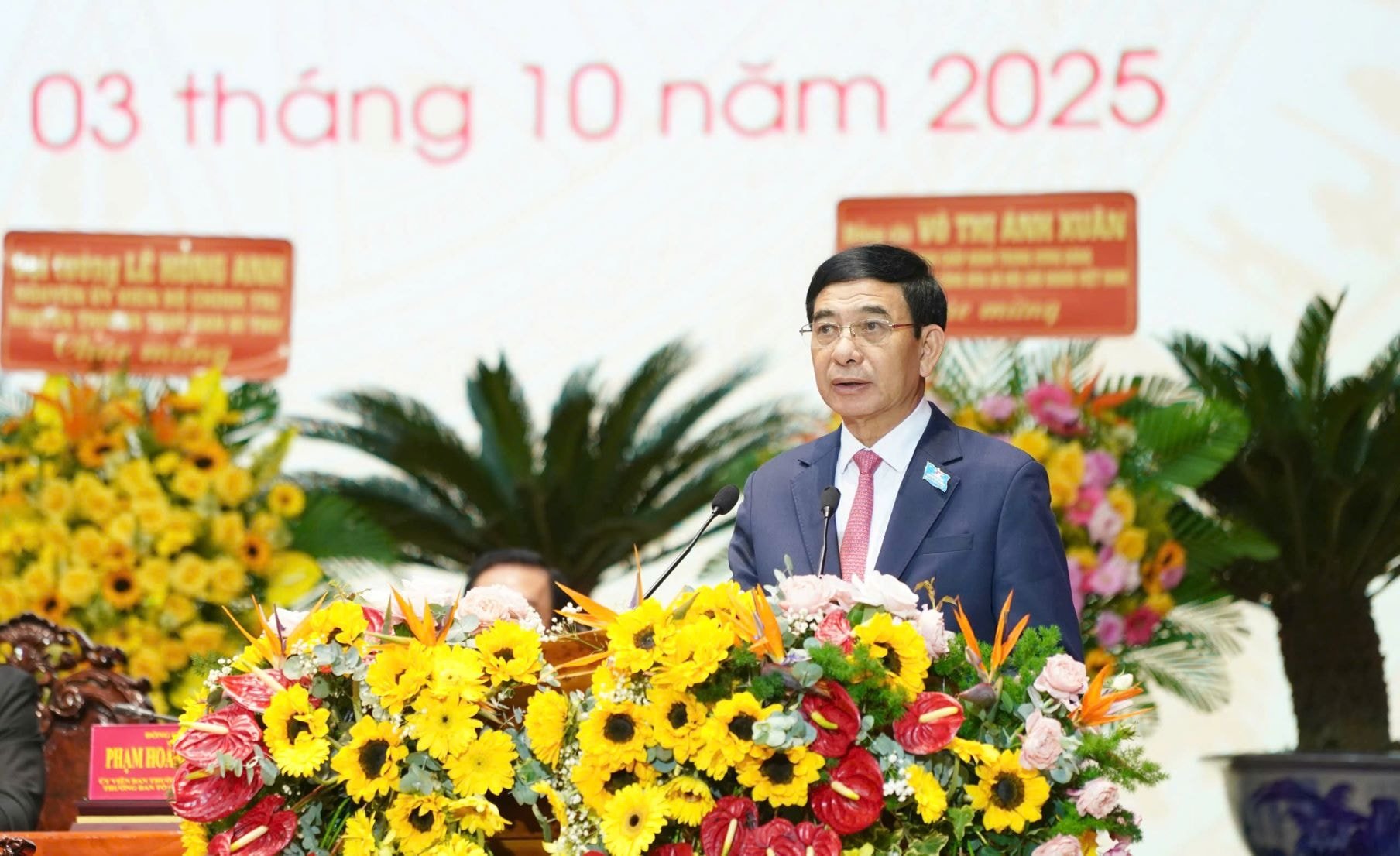 General Phan Van Giang – Mitglied des Politbüros, stellvertretender Sekretär der Zentralen Militärkommission und Minister für nationale Verteidigung – nahm teil und hielt eine Rede zur Leitung des Kongresses.