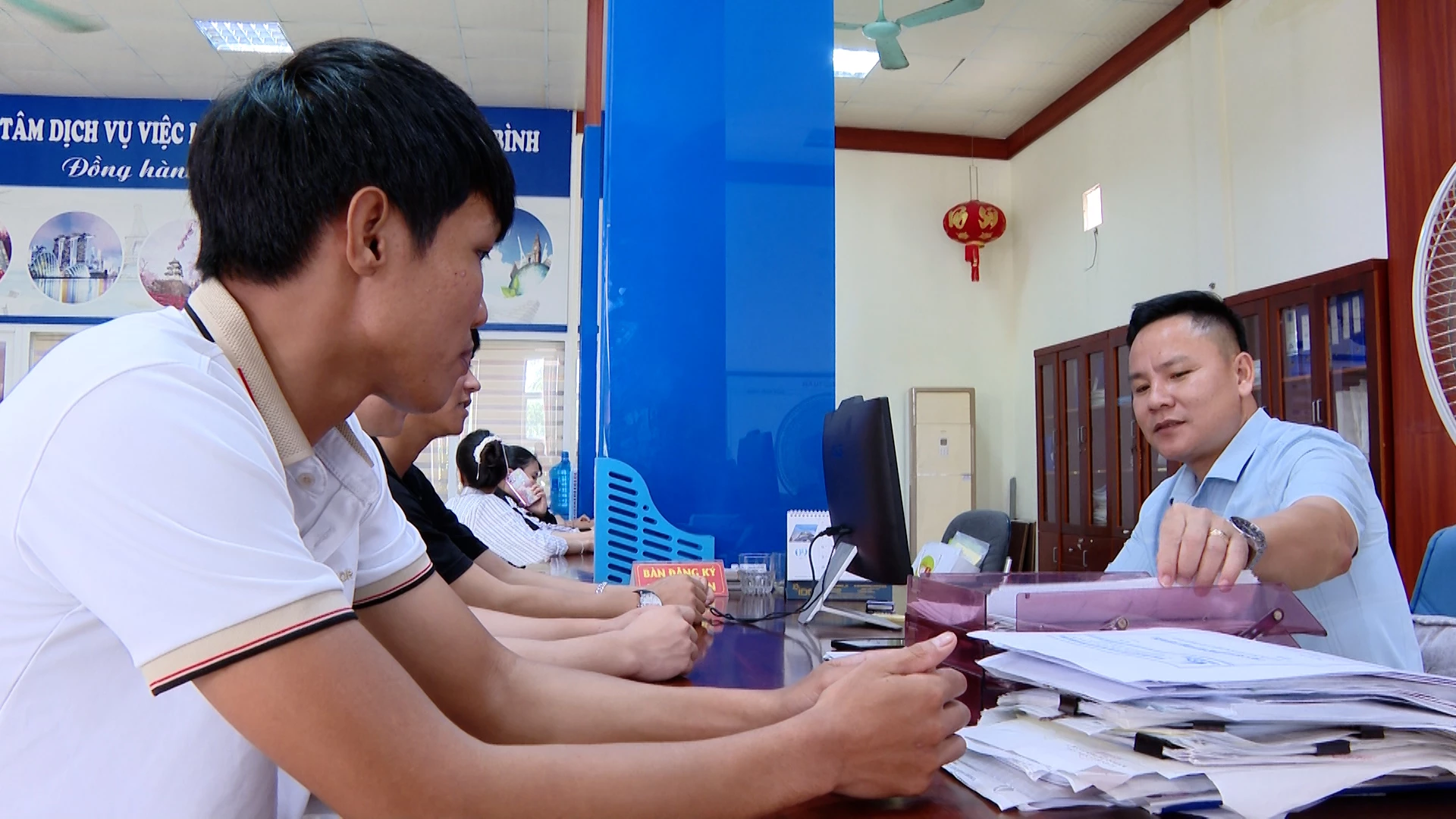 ការប្រឹក្សា និងតម្រង់ទិសទីផ្សារការងារសម្រាប់យុវជន - រូបថត៖ B.C