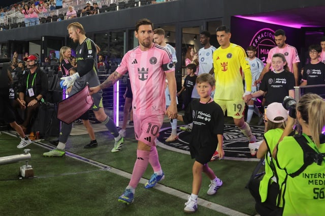 Messi đến Ấn Độ, Inter Miami mời Suarez gia hạn hợp đồng- Ảnh 1.