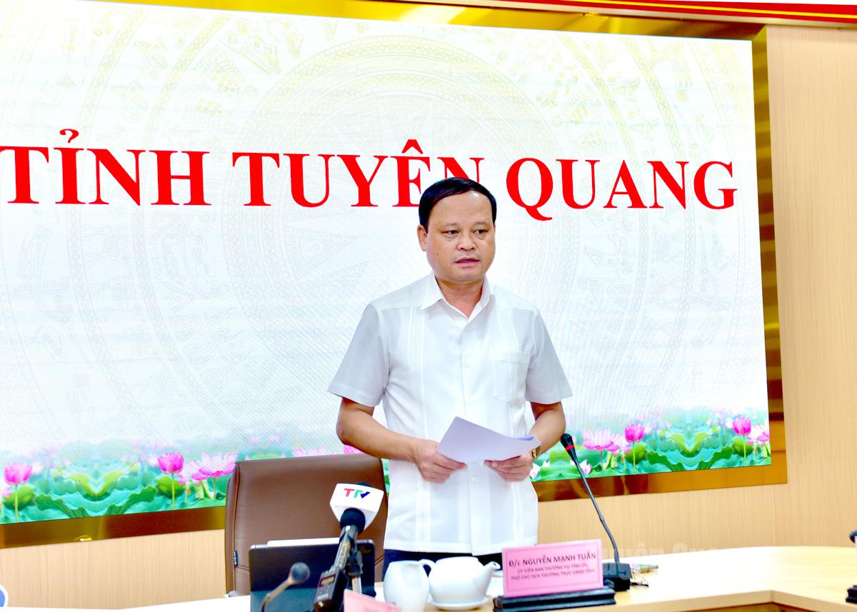 省党常務委員会委員、省人民委員会常任副委員長のグエン・マイン・トゥアン同志がトゥエンクアン橋で演説した。