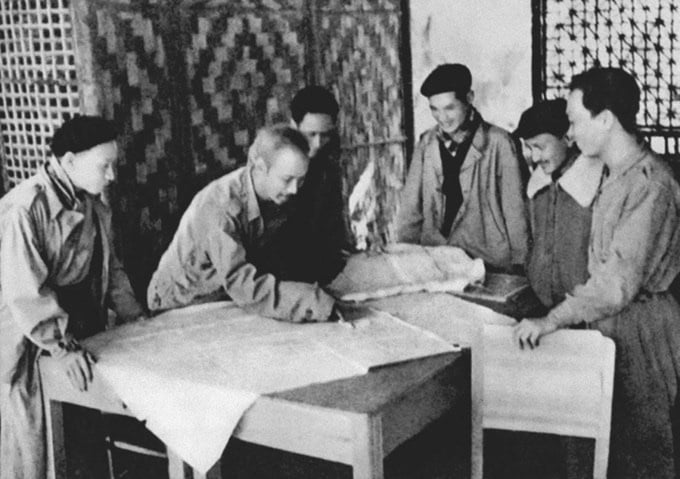 In June 1950, President Ho Chi Minh and the Central Party Standing Committee decided to launch a major campaign to fight the enemy on the Vietnam-China border.