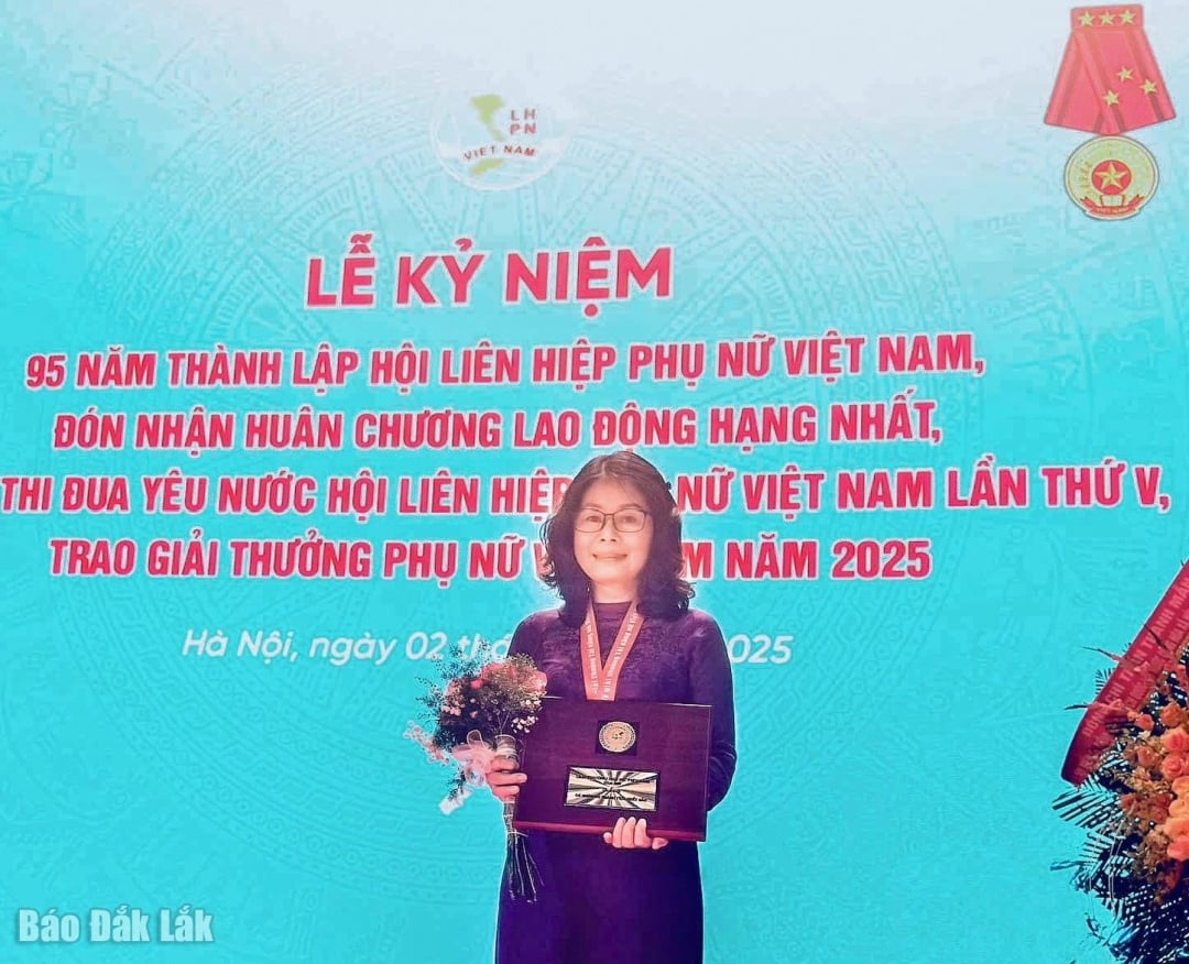 លោកបណ្ឌិត Nguyen Thi Tuyet Van