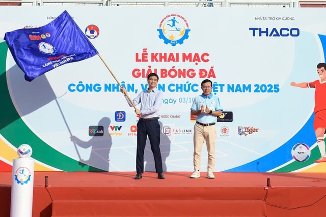 Hào hứng khai mạc giải bóng đá công nhân, viên chức Việt Nam 2025- Ảnh 1.
