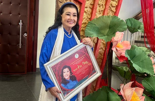 NSND Kim Cương, Minh Vương xúc động khi được tri ân trong ngày giỗ Tổ sân khấu- Ảnh 3.