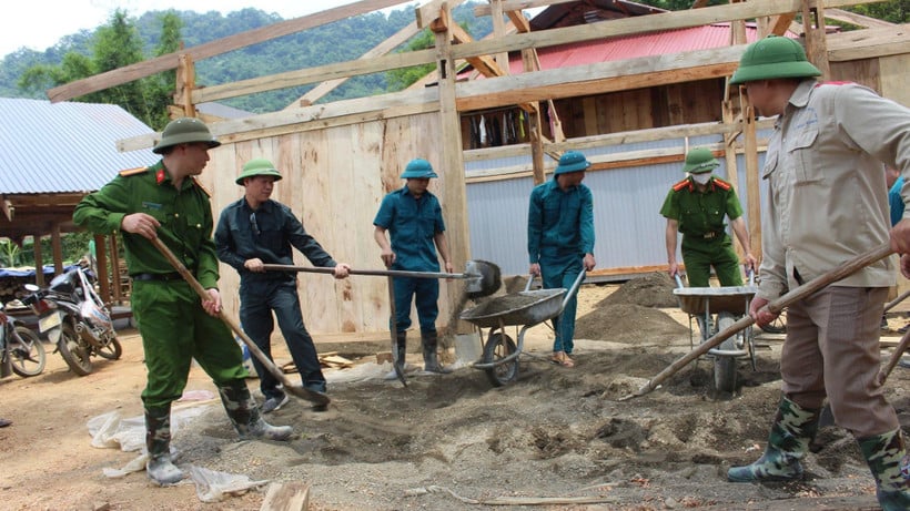 Unterstützung bei der Abschaffung von Notunterkünften für arme Haushalte in der Gemeinde Cao Minh, Provinz Thai Nguyen. (Foto: TUAN SON)