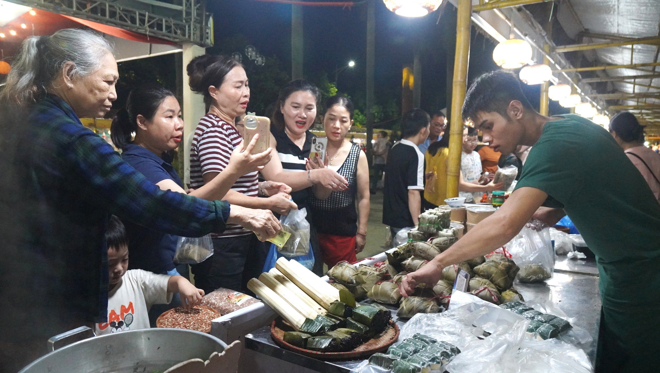 Ẩm thực xứ Thanh: Chơi gì , ăn đâu và khám phá đặc sản nổi bật - Ảnh 3.