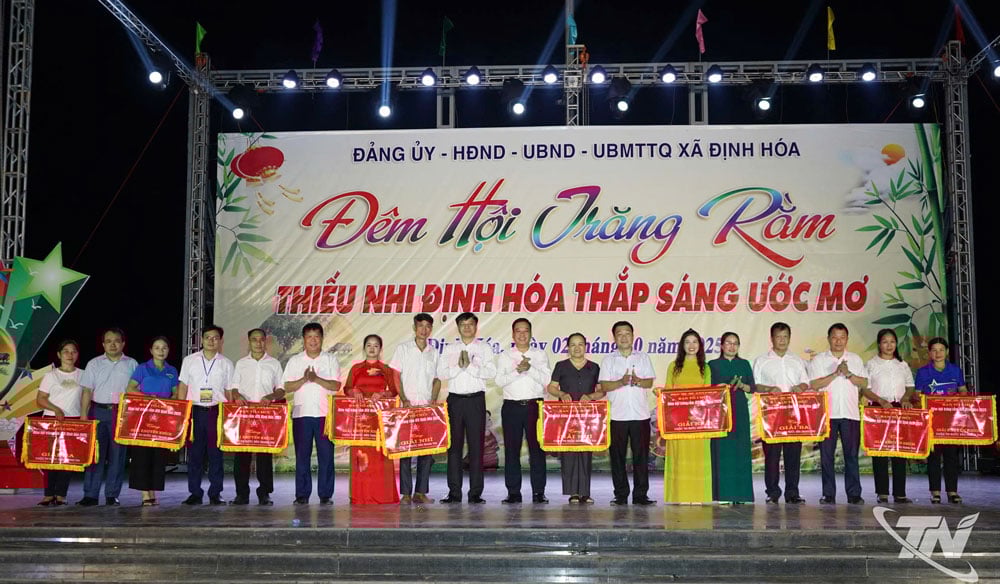 ការផ្តល់រង្វាន់ដល់អង្គភាពដែលចូលរួមក្នុងរាត្រី Gala ។