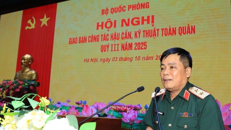 លោកឧត្តមសេនីយ៍ឯក Tran Minh Duc អគ្គនាយកនៃអគ្គនាយកដ្ឋានភស្តុភារ និងវិស្វកម្ម បាននិយាយនៅក្នុងសន្និសីទ។