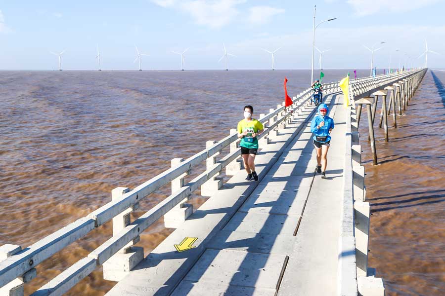 Building Vinh Long province to achieve high growth rate and sustainable development. Photo: BA THI