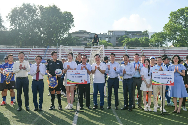 Hào hứng khai mạc giải bóng đá công nhân, viên chức Việt Nam 2025- Ảnh 2.