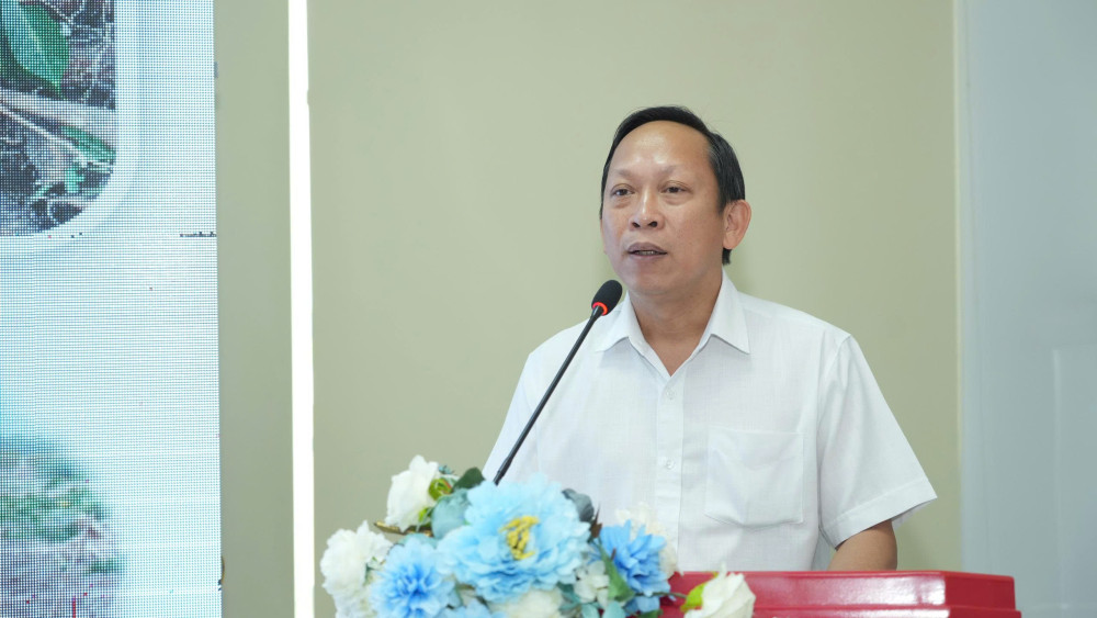 Ông Nguyễn Đình Xuân, Phó Giám đốc Sở Nông nghiệp và Môi trường tỉnh Tây Ninh trình bày hoạt động sản xuất, chế biến tinh bột sắn trên địa bàn tỉnh Tây Ninh.