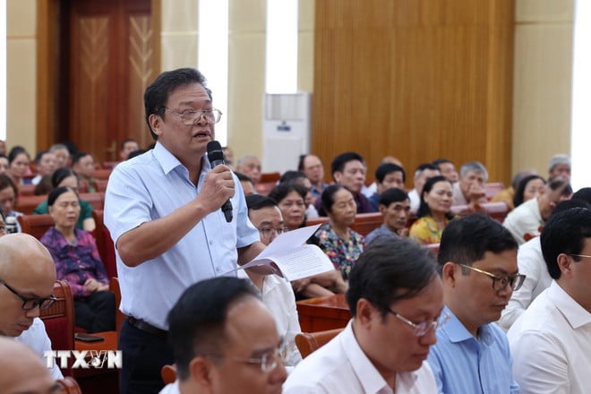 ttxvn-bi-thu-thanh-uy-ha-noi-tep-xuc-cu-tri-tai-don-vi-bau-cu-so-4-truoc-ky-hop-thu-10-8315658-1.jpg