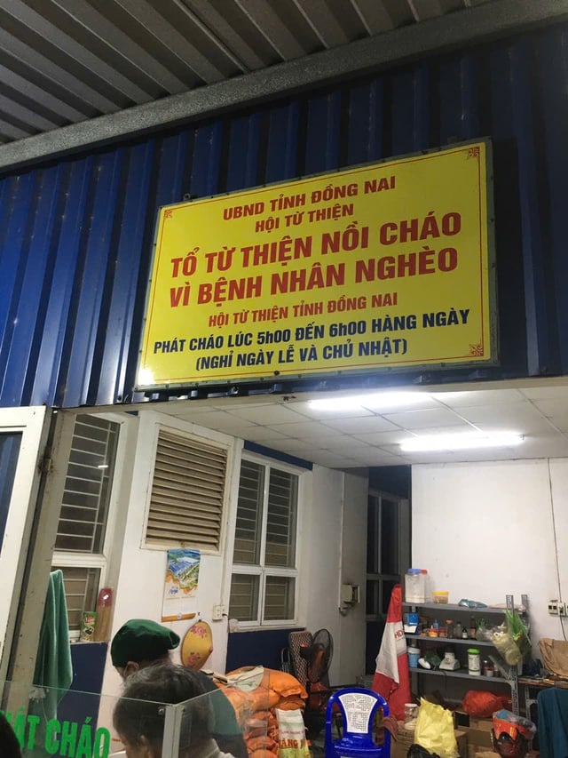 'Nồi cháo tình thương' mang hơi ấm sẻ chia đến bệnh nhân nghèo- Ảnh 4.
