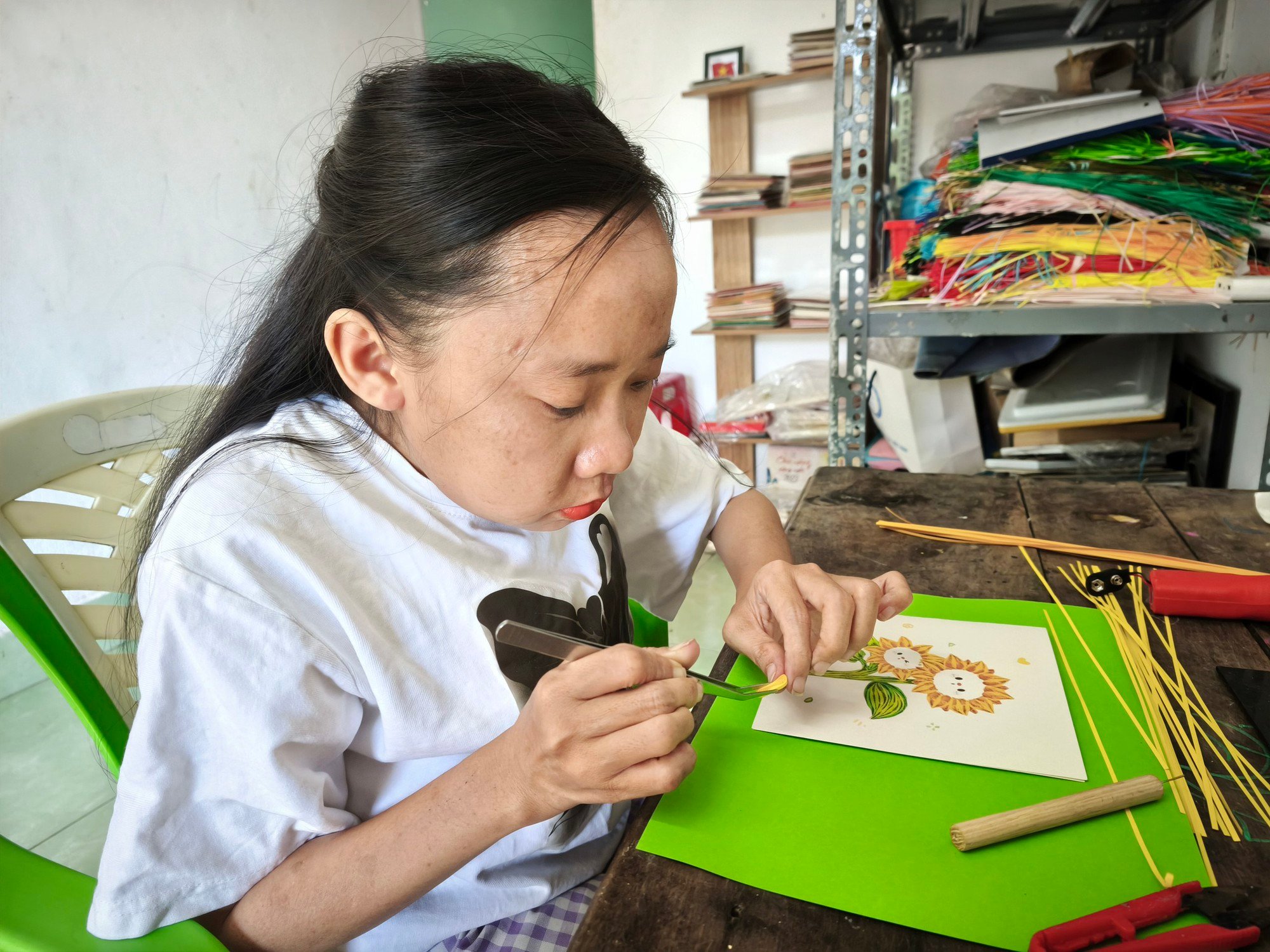 Tranh giấy xoắn của 'cô gái tí hon'- Ảnh 3.