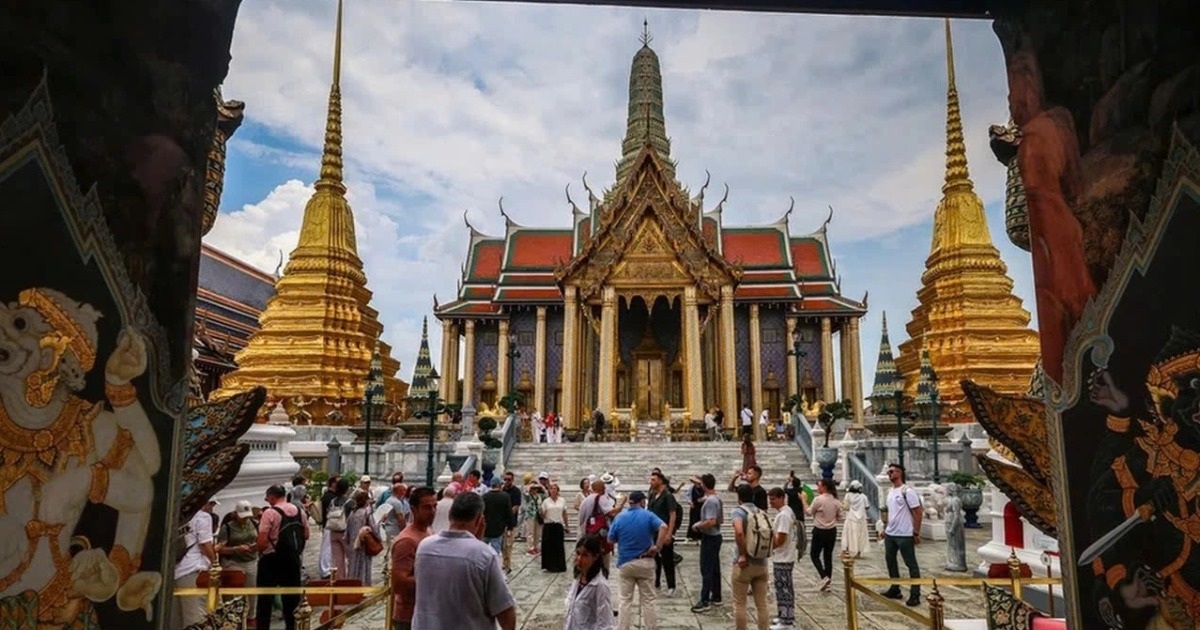 Du khách đến Thái Lan trong thời gian quốc tang cần lưu ý điều gì?