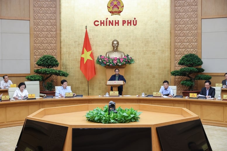 Thủ tướng: Đến cuối năm 2025 phải cơ bản giải quyết xong các vướng mắc trong vận hành chính quyền địa phương 2 cấp- Ảnh 4.