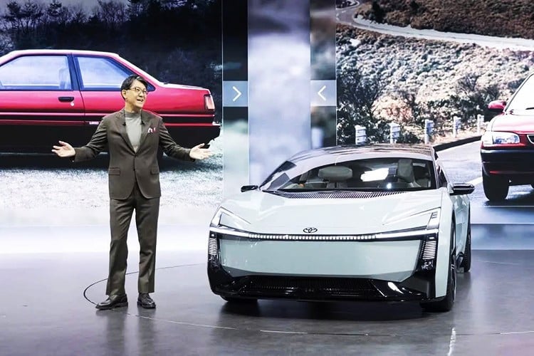 ເຖິງແມ່ນວ່າການອອກແບບຂອງ Corolla Concept ສະແດງໃຫ້ເຫັນເຖິງຄວາມຕັ້ງໃຈຂອງຕົນໃນການຜະລິດຈໍານວນຫລາຍ, ແຕ່ Toyota ຍັງບໍ່ທັນປະກາດວັນເປີດຕົວຢ່າງເປັນທາງການສໍາລັບລຸ້ນໃຫມ່. ຢ່າງໃດກໍ່ຕາມ, ເນື່ອງຈາກ Toyota Corolla ລຸ້ນປັດຈຸບັນໄດ້ເປີດຕົວມາຕັ້ງແຕ່ປີ 2018 ເປັນຕົ້ນມາ, ມີແນວໂນ້ມວ່າຜູ້ສືບທອດຈະປະກົດຕົວໃນປີ 2026. 11.jpg