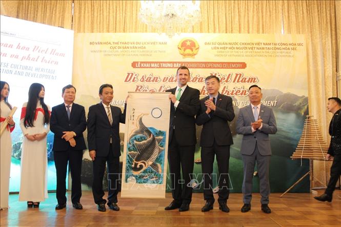 „Vietnamské kulturní dědictví – ochrana a rozvoj“: Vietnamský dech v srdci Evropy Chú thích ảnh