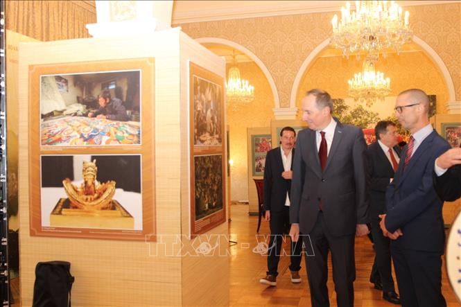 „Vietnamské kulturní dědictví – ochrana a rozvoj“: Vietnamský dech v srdci Evropy Chú thích ảnh